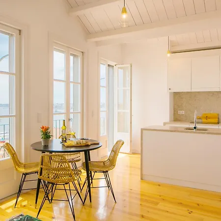 Alfama Terrace River View By Lovelystay アパート